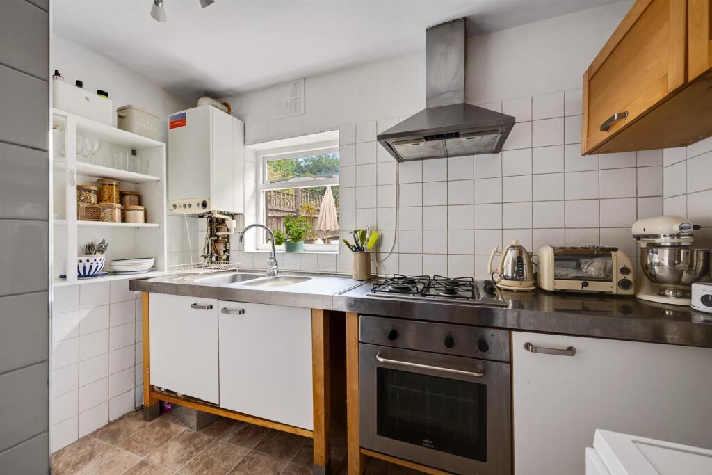 Apartment in Bromley, Widmore Green, Plaistow - View 3