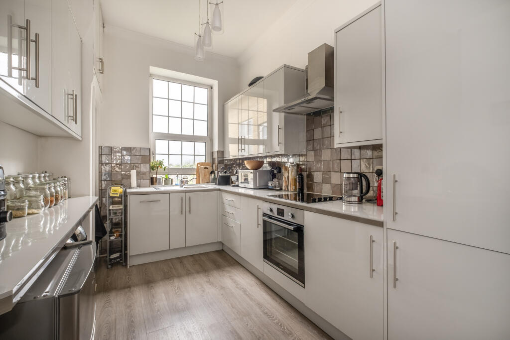 Apartment in London - View 3