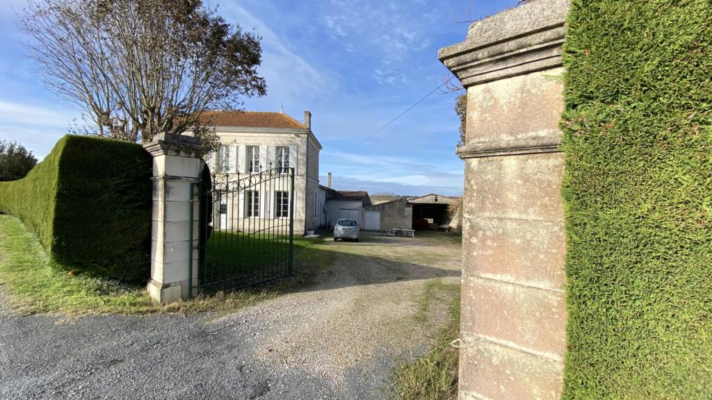 Main image of property: 17120 epargnes