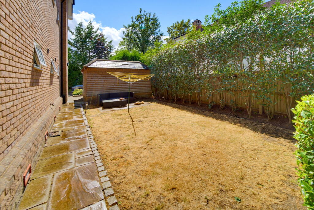 Apartment in Kingston upon Thames - View 4