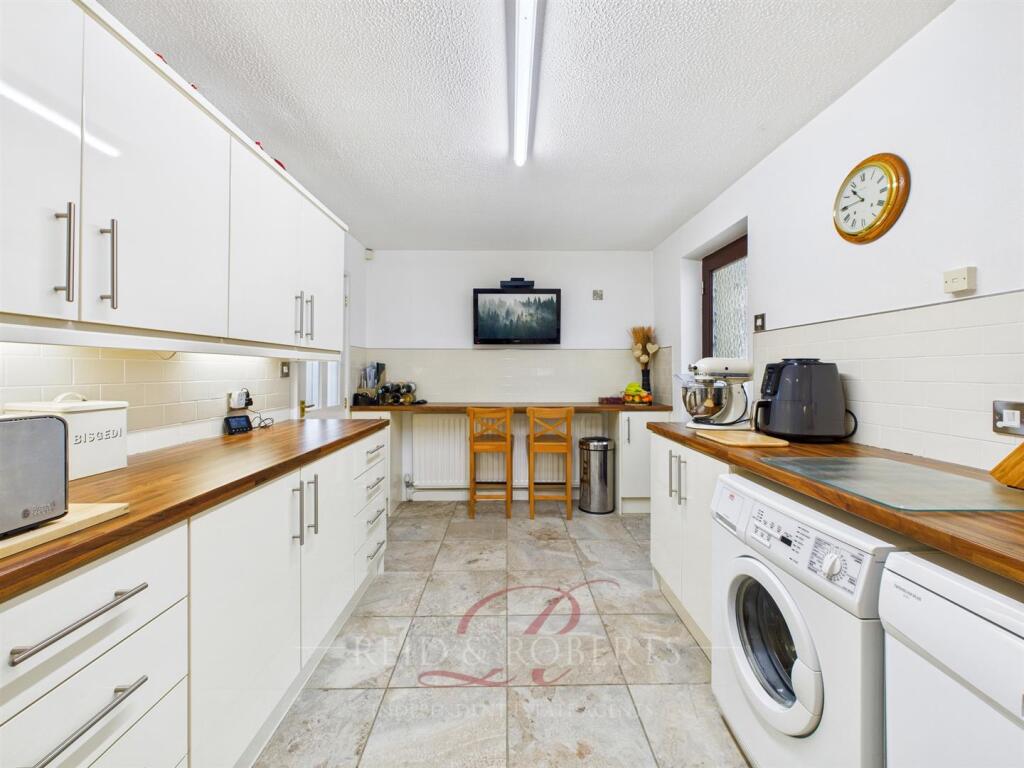 Vyrnwy Close, Summerhill, Wrexham photo 3