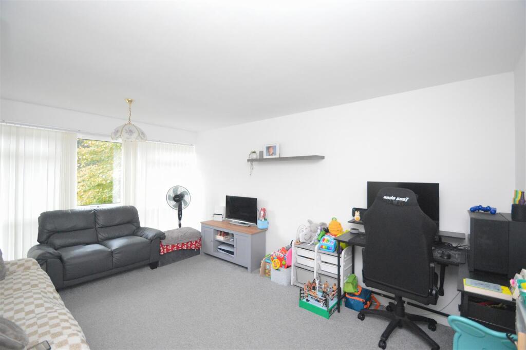 Cockerell Rise, East Cowes photo 4