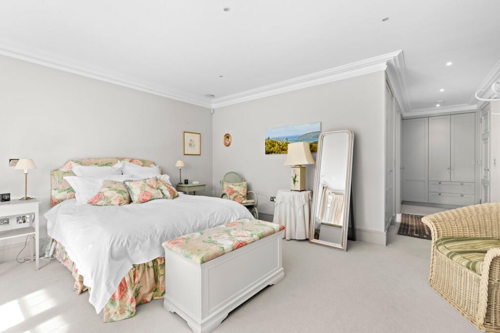 Apartment in Knotty Green, Penn - View 5