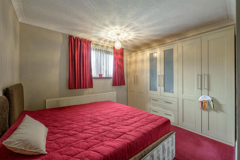 Compton Grove, Halesowen, B63 2EP photo 5