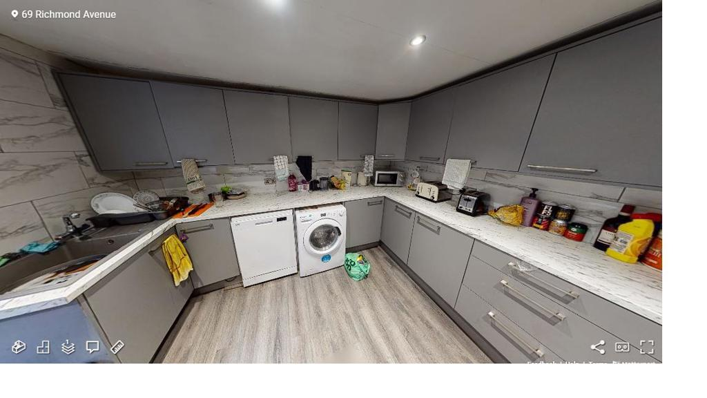 House in Leeds, West Yorkshire - View 5