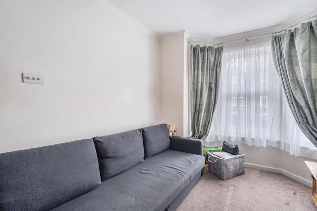 Lawrence Road, Tilehurst, Reading – pohled 2