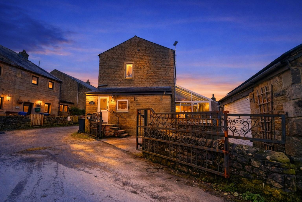 New Row, Winewall, Colne