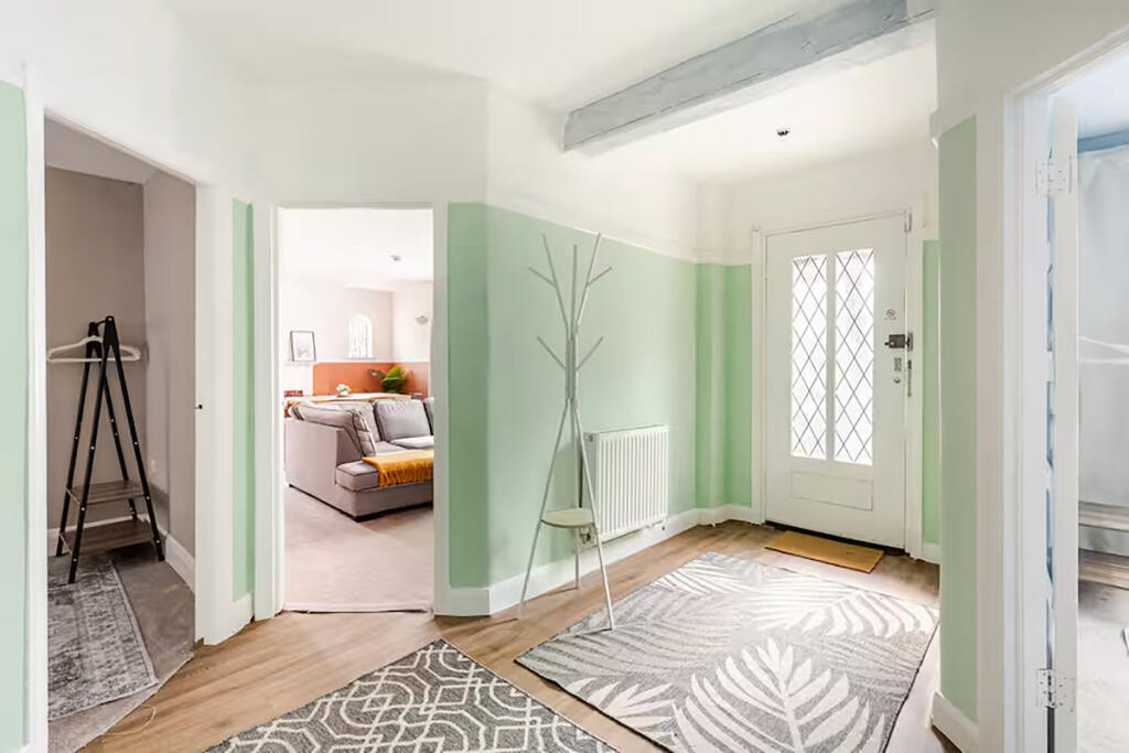Apartment in Southend-on-Sea - View 4