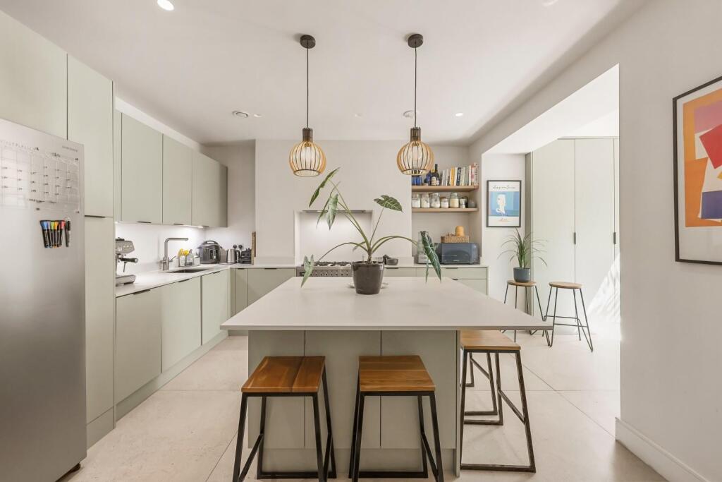 Apartment in London - More