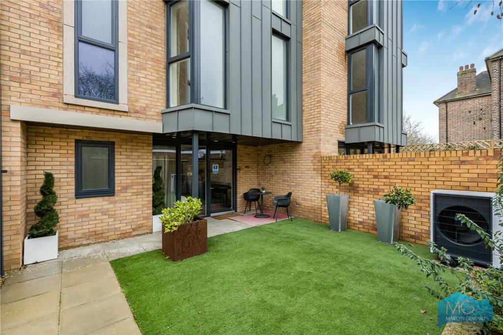 4-bed terraced on High Road, London, N12, £850,000