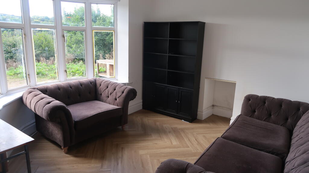 House in Newport - View 4
