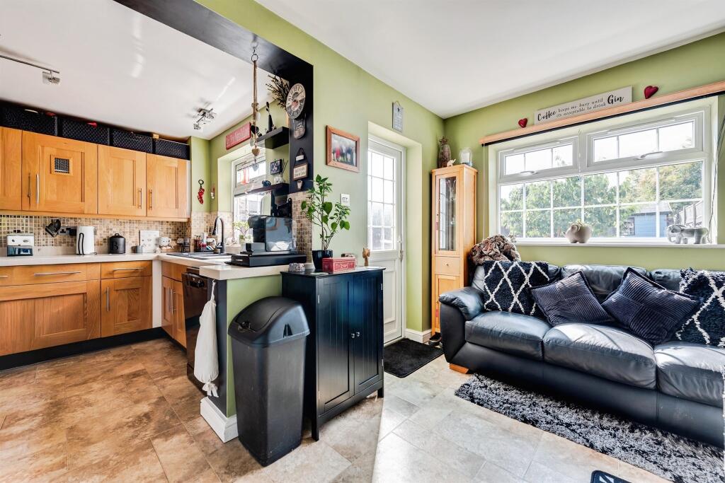 House in Hemel Hempstead, Haddenham - More