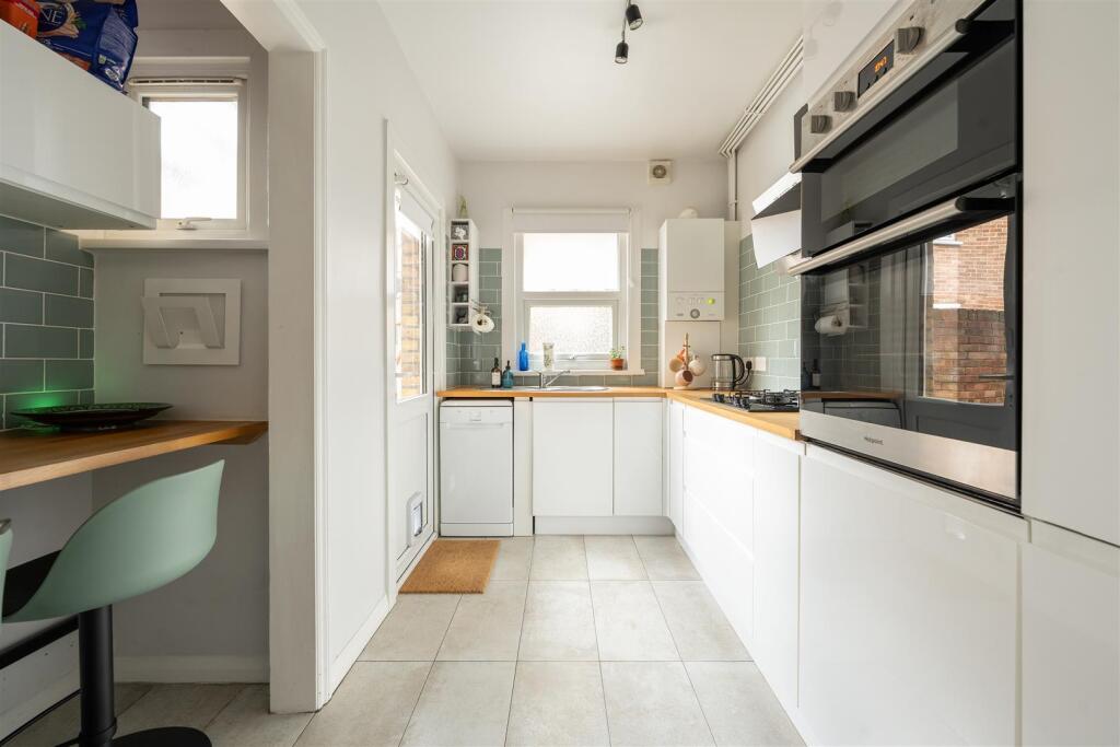 Apartment in London, Leyton - View 5