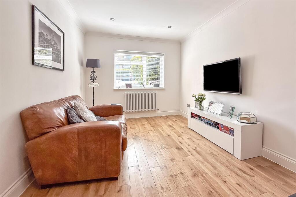 Additional image 5 of Mount Drive, Park Street, St. Albans