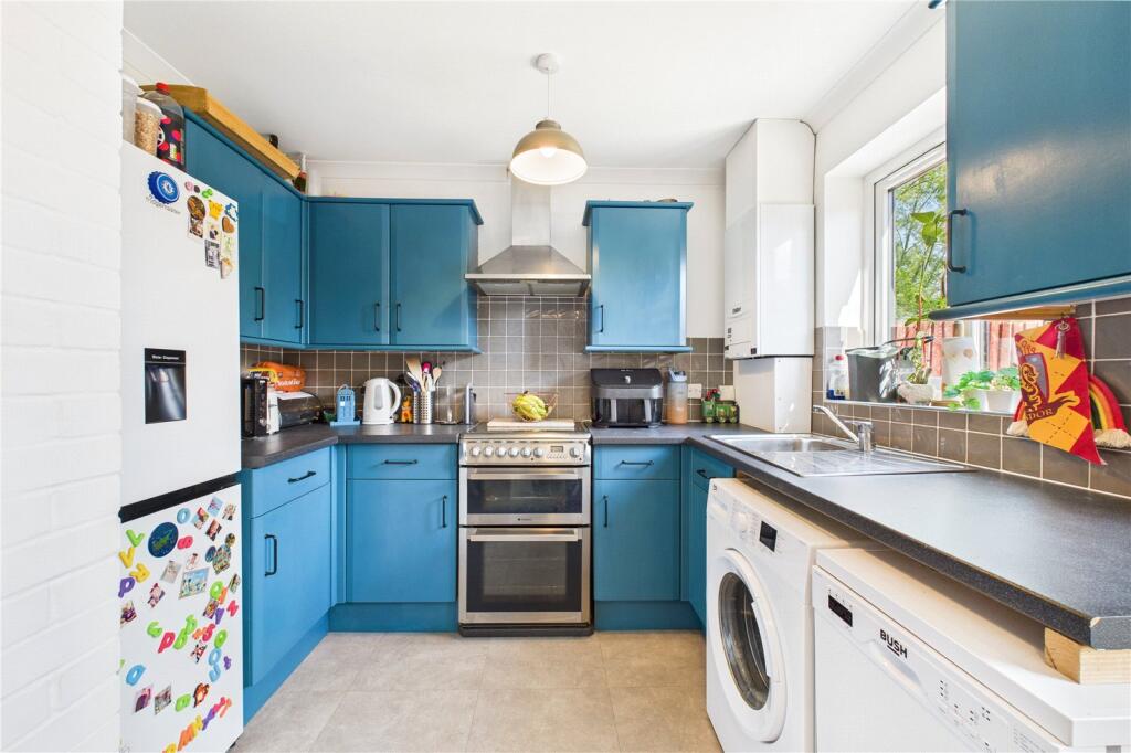 Woodfield Way, Theale, Reading, Berkshire, RG7 photo 3