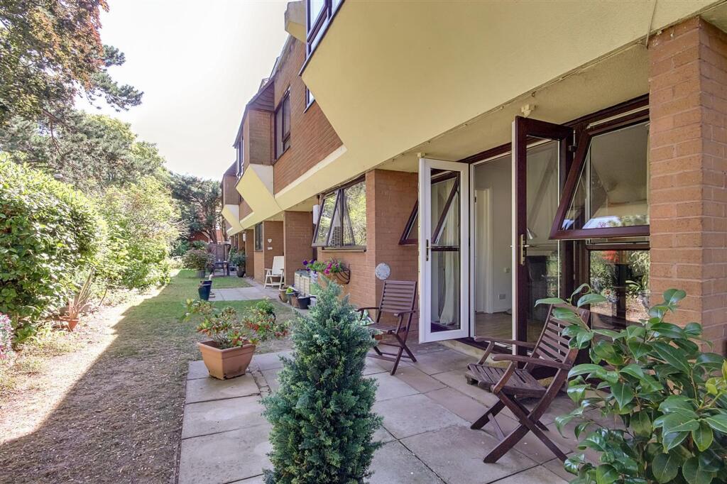Apartment in Worthing, West Sussex - View 5