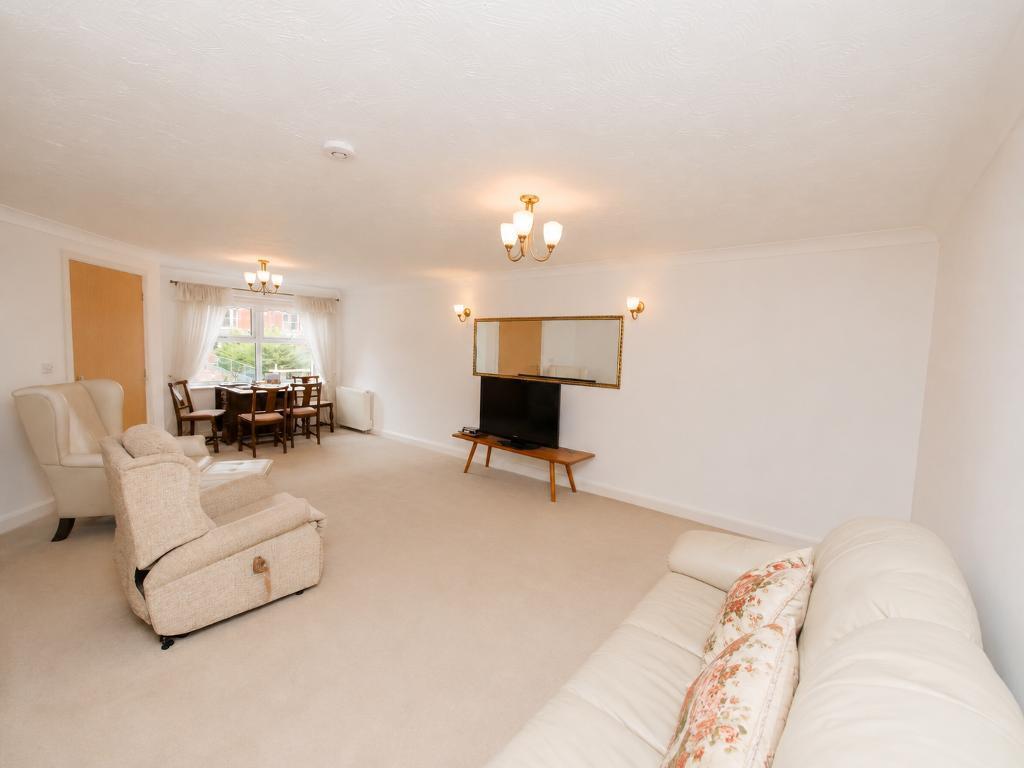 Apartment in Sefton, Liverpool City Region - View 2