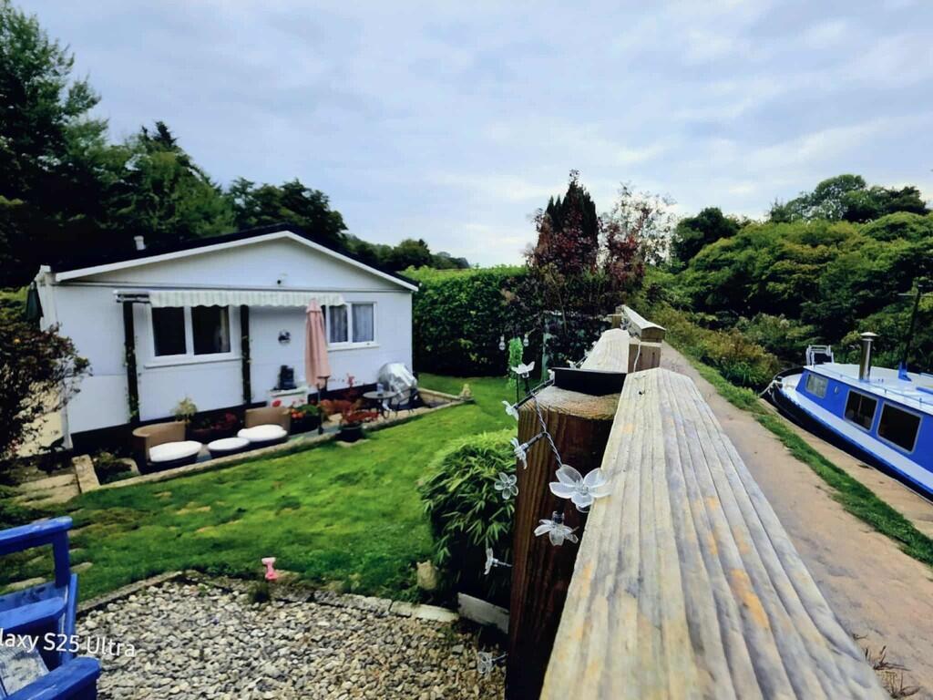 Main image of property: London Road, Brimscombe