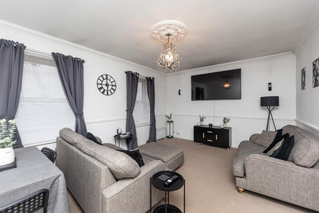 2-bed flat on Northgate Lodge, Skinner Lane, Pontefract, £90,000