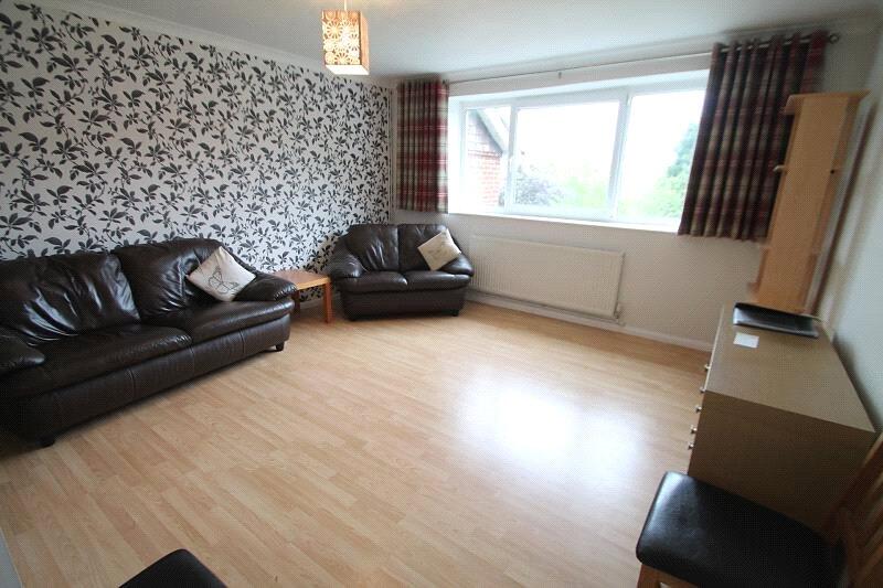 Apartment in Reigate and Banstead, Reffles Bridge, Earlswood - View 2