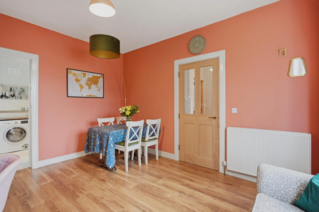 House in Glasgow, Merrylee Road Housing Scheme, Muirend - More