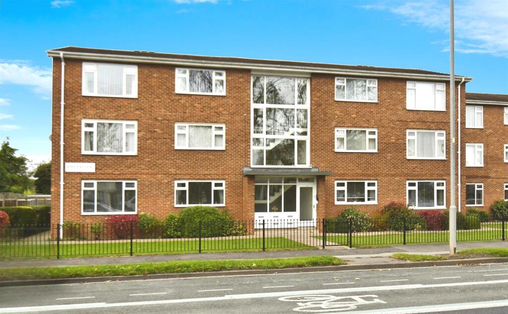 Main image of property: Holderness Road, Hull