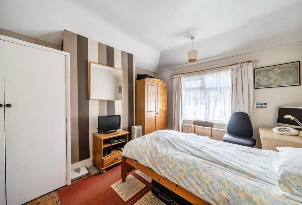 House in London, Sutton New Town, Benhilton - More
