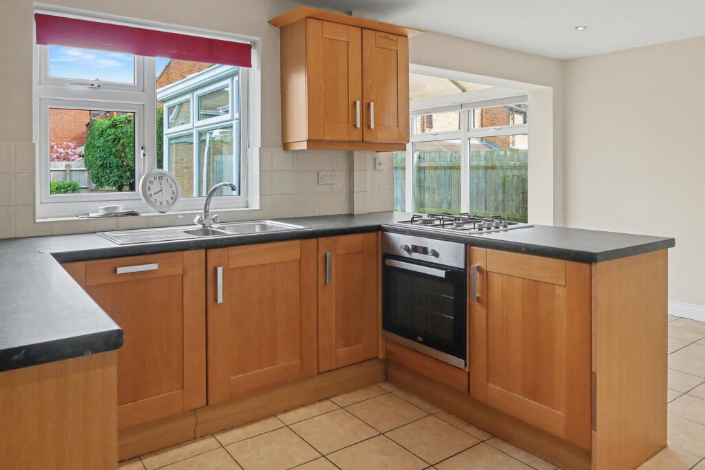 Washle Drive, Middleton Cheney OX17 2PY photo 4