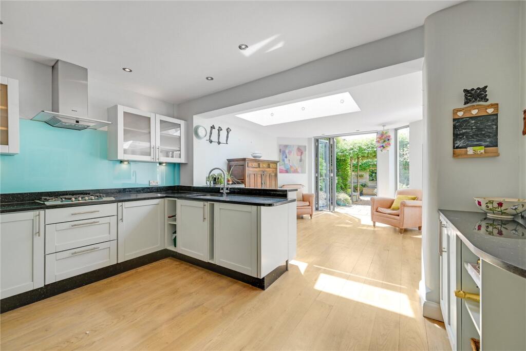 Clarence Road, Teddington, TW11 photo 3