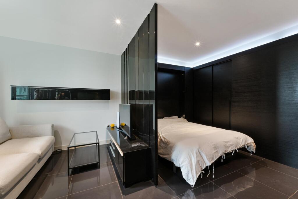 Main image of property: Pan Peninsula Square, Canary Wharf, London, E14