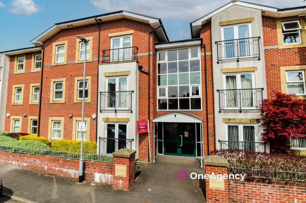 2-bed flat on Quarry Avenue, Penkhull, Stoke-on-Trent, ST4, £115,000