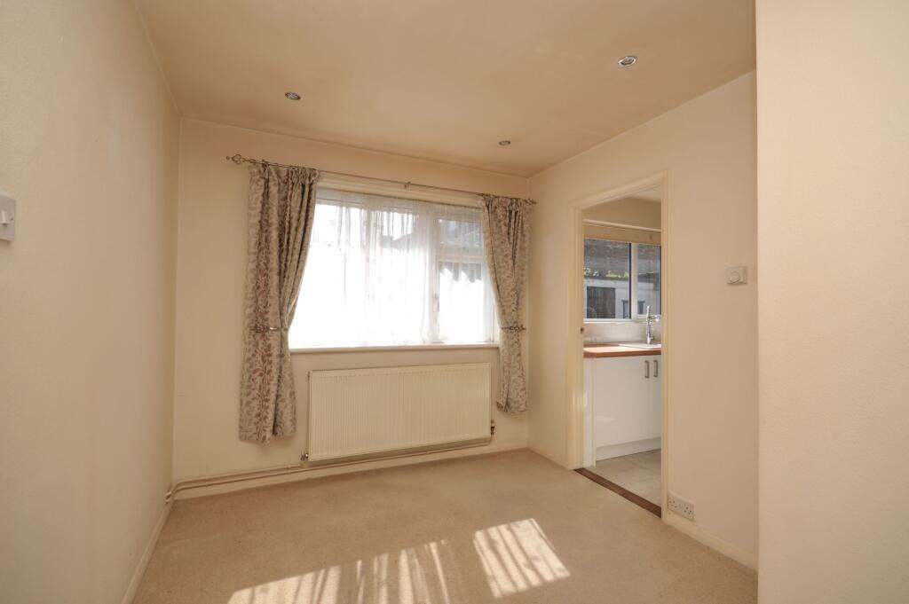 Firs Close, Folkestone, CT19 photo 3