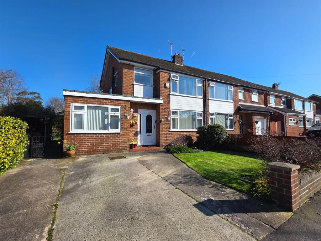 Main image of property: East Avenue, Heald Green