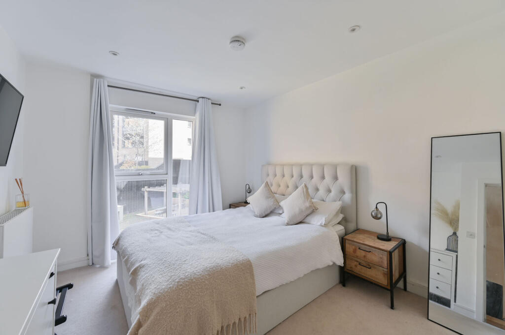 Apartment in London - View 5