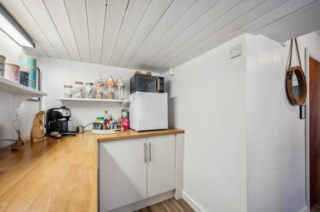 Kitchenette - worktop.jpg