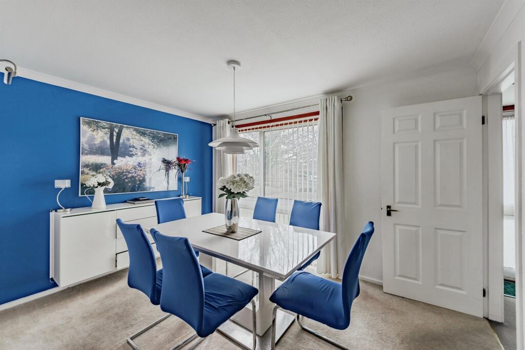 House in Crawley, Southgate - View 4