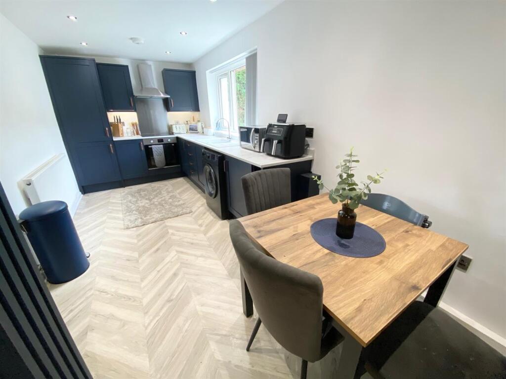 House in Huddersfield, Greenside, Grove Place - View 3