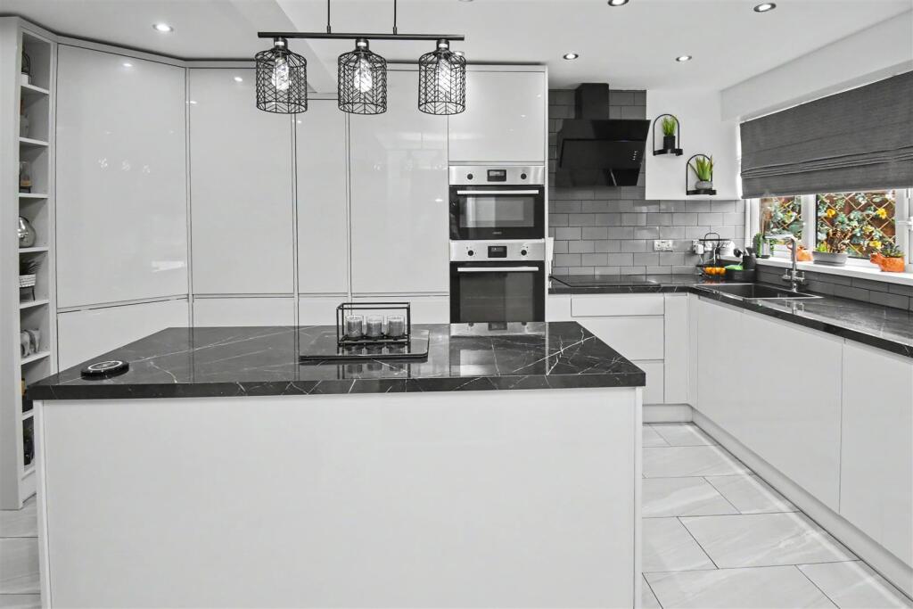 House in Northampton, North Northamptonshire - View 5