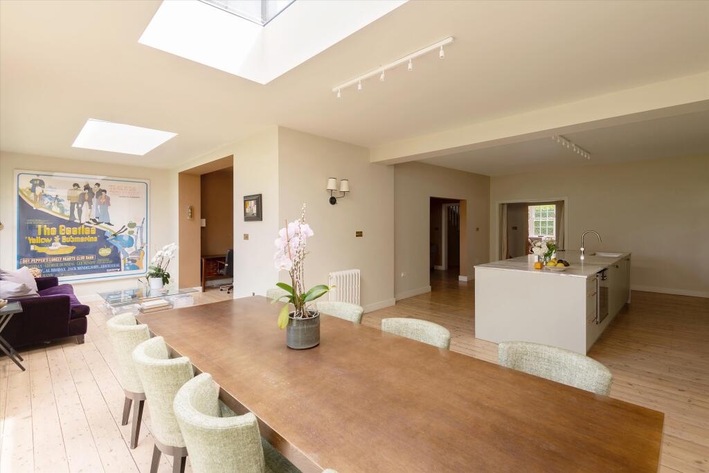 House in London, Brondesbury Park, Brondesbury - More