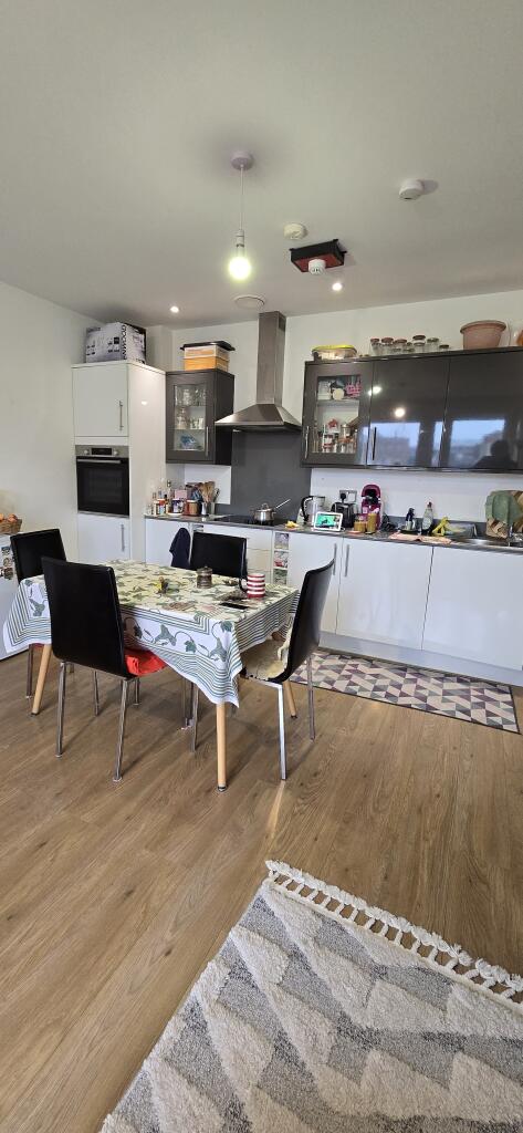 Apartment in Slough - More