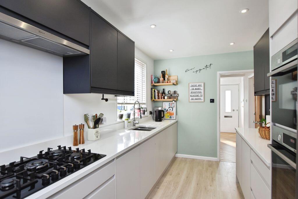 St. Georges Road, Harnham          ***VIDEO TOUR*** photo 4