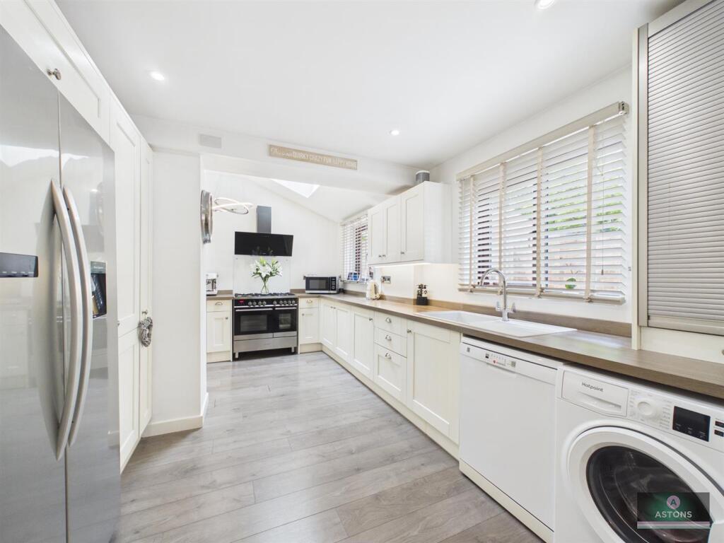 House in Crawley, Southgate - View 2