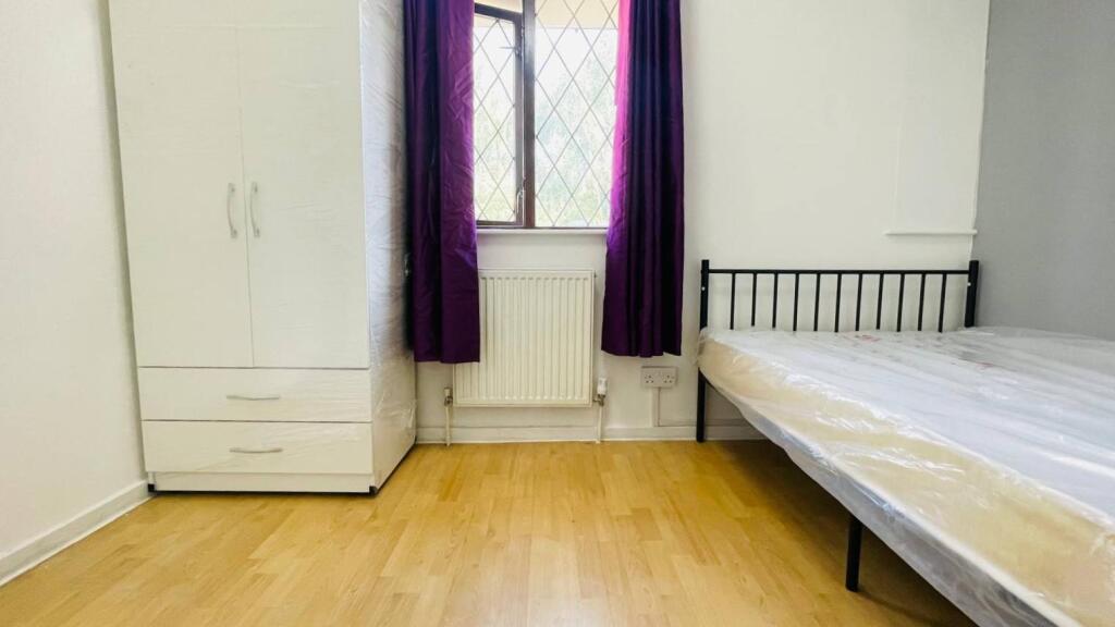 Main image of property: Lukin Street, Shadwell, E1 0AA