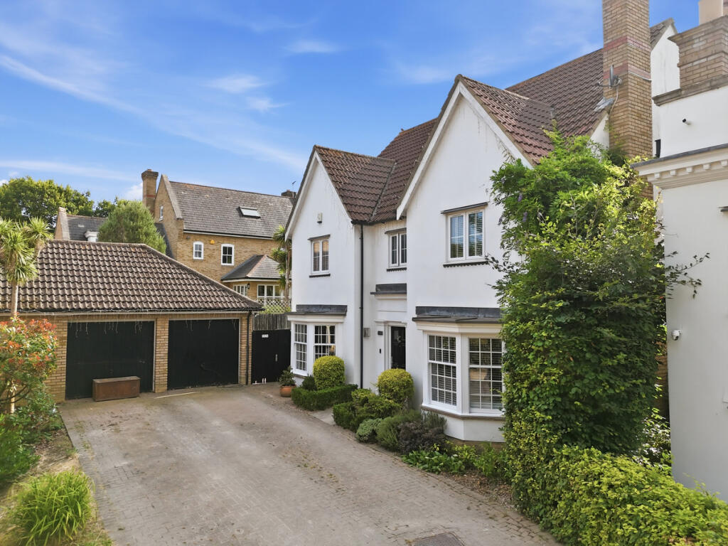 House in Southend-on-Sea - View 2