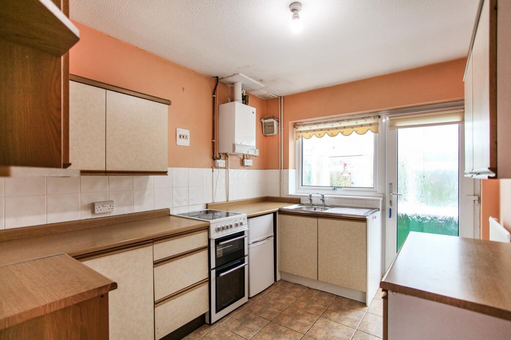 Fosseway Avenue, Moreton-in-Marsh, Gloucestershire. GL56 0EB photo 3