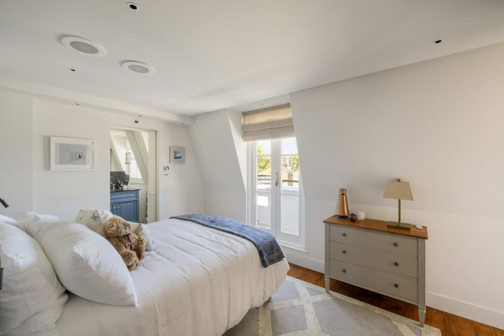Apartment in London - More