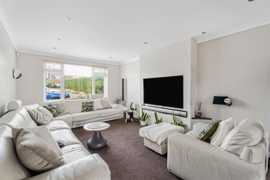 House in Broxbourne, High Leigh Garden Village - View 2