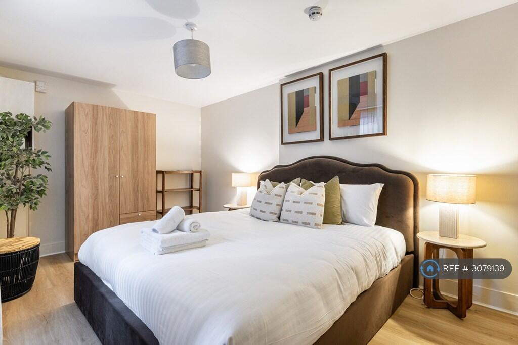 Apartment in London - View 5
