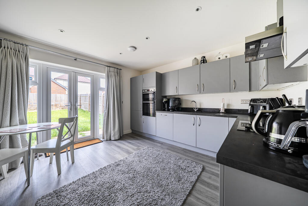House in Worcester - View 4