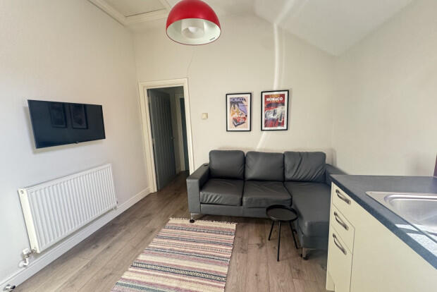 Apartment in Cardiff, Penylan - View 2